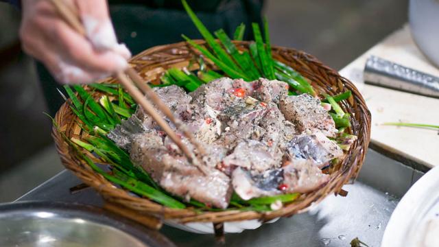 粉蒸冷水塘鱼