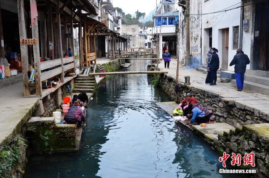 航拍江西婺源游山村